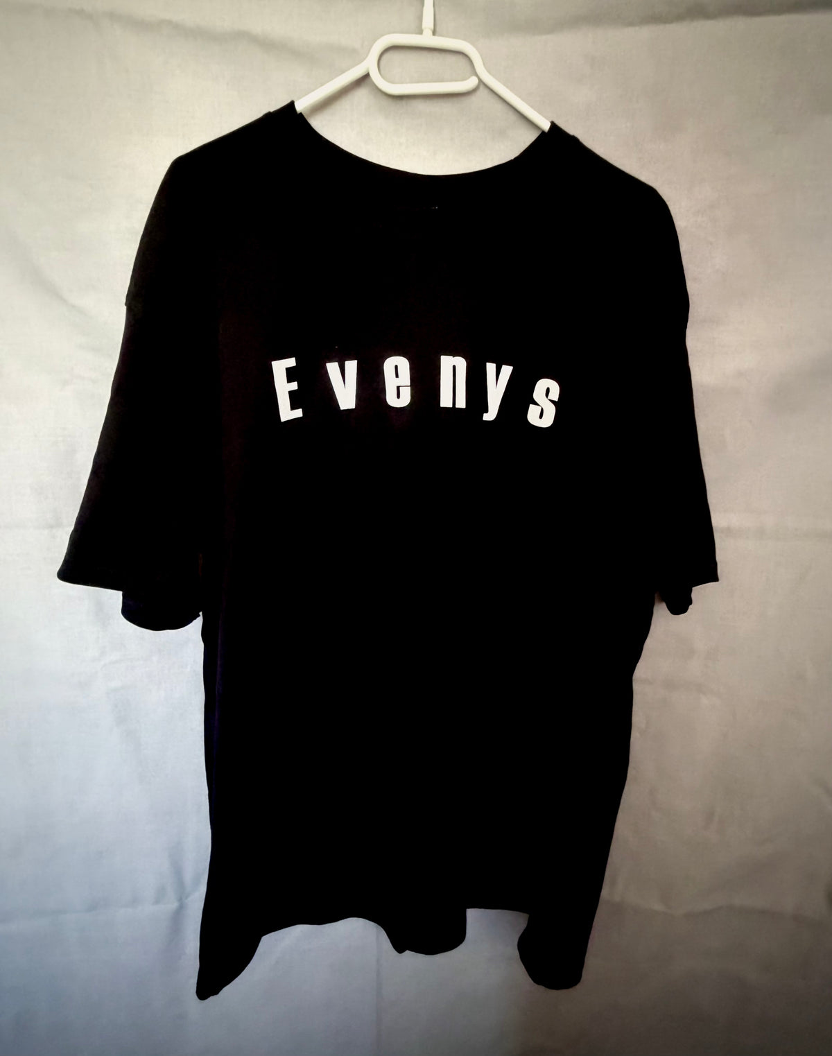 EVENYS SHY Tee